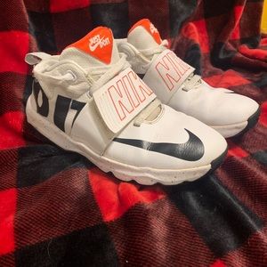 Nike boys Sneakers size 4